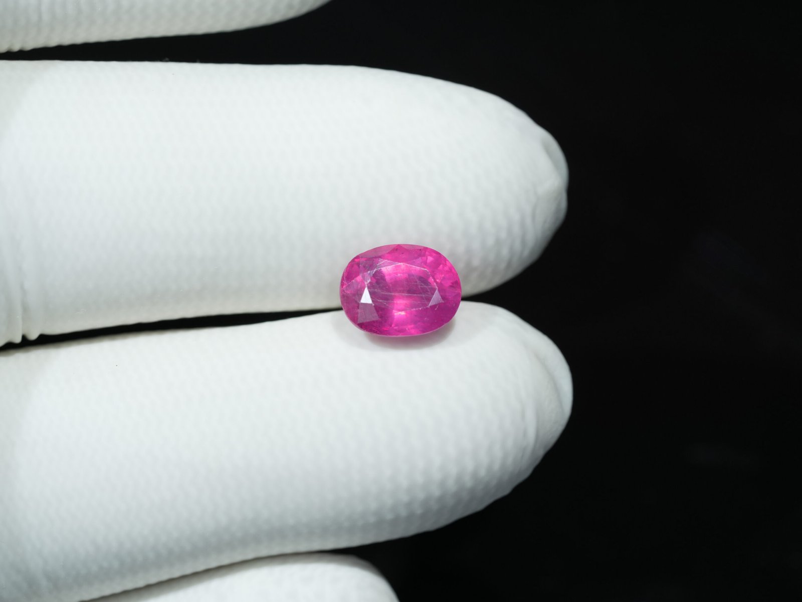 Natural African Manik (Ruby Gemstone) Weight: 04.19 Ratti / 03.810 Carat