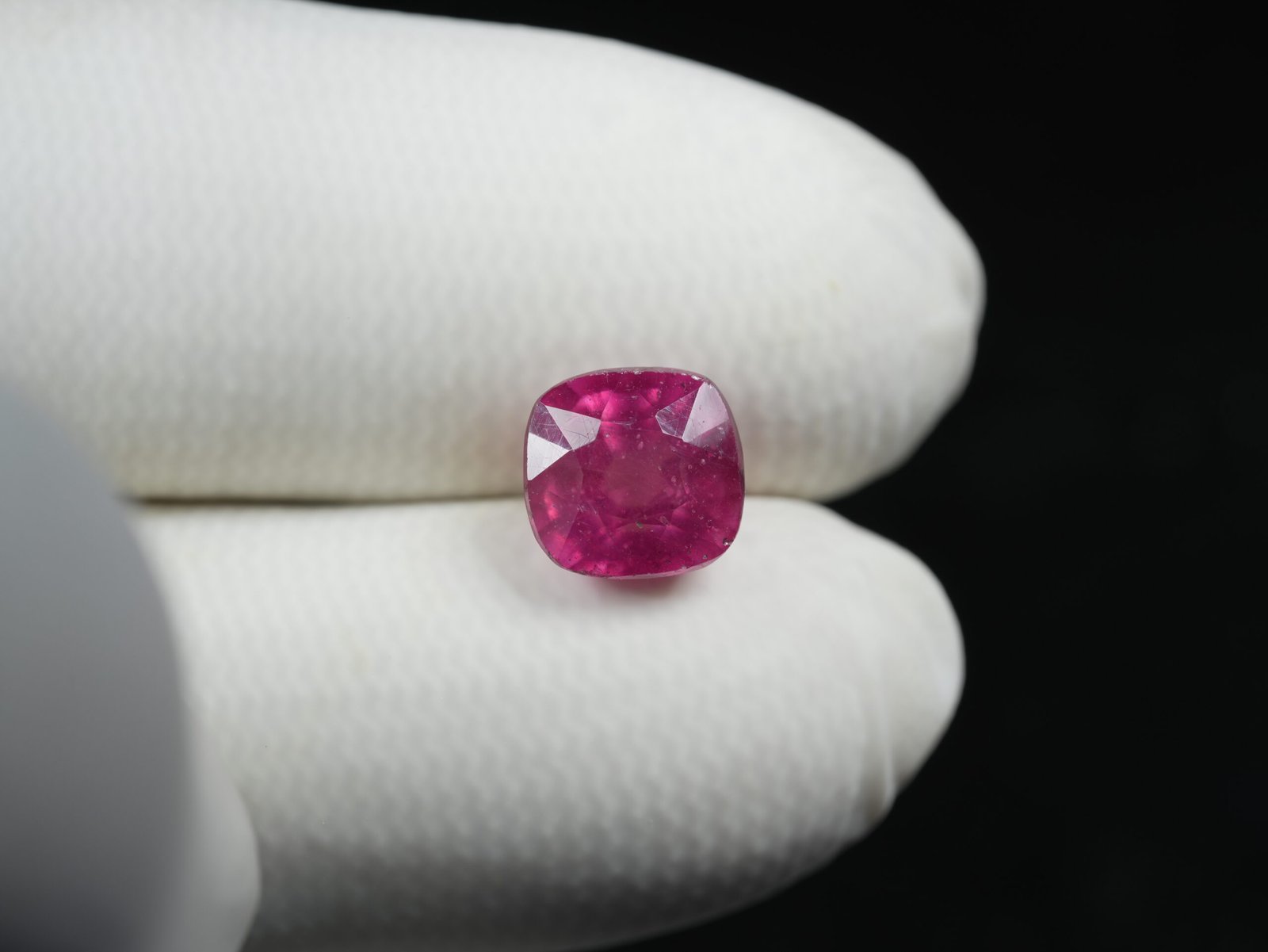 Natural African Manik (Ruby Gemstone) Weight: 5.40 Ratti / 4.91 Carat - Image 2