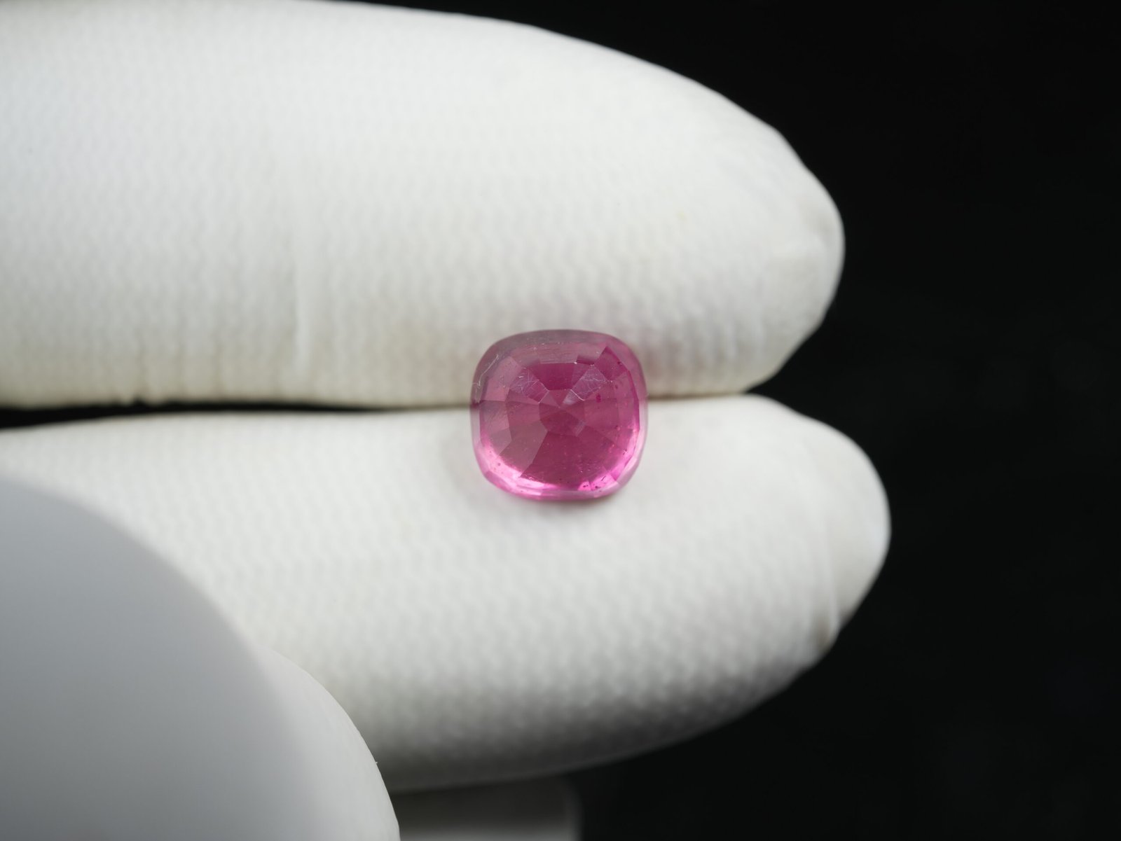 Natural African Manik (Ruby Gemstone) Weight: 5.40 Ratti / 4.91 Carat - Image 3