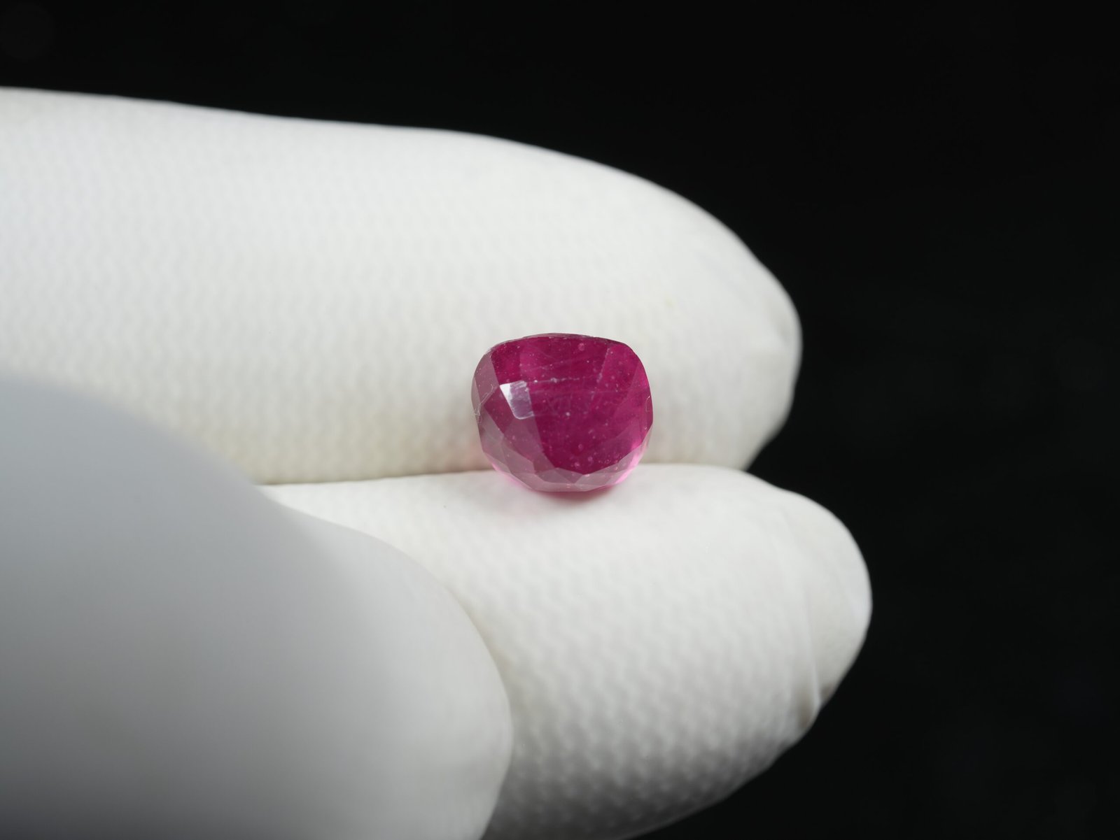 Natural African Manik (Ruby Gemstone) Weight: 5.40 Ratti / 4.91 Carat - Image 4