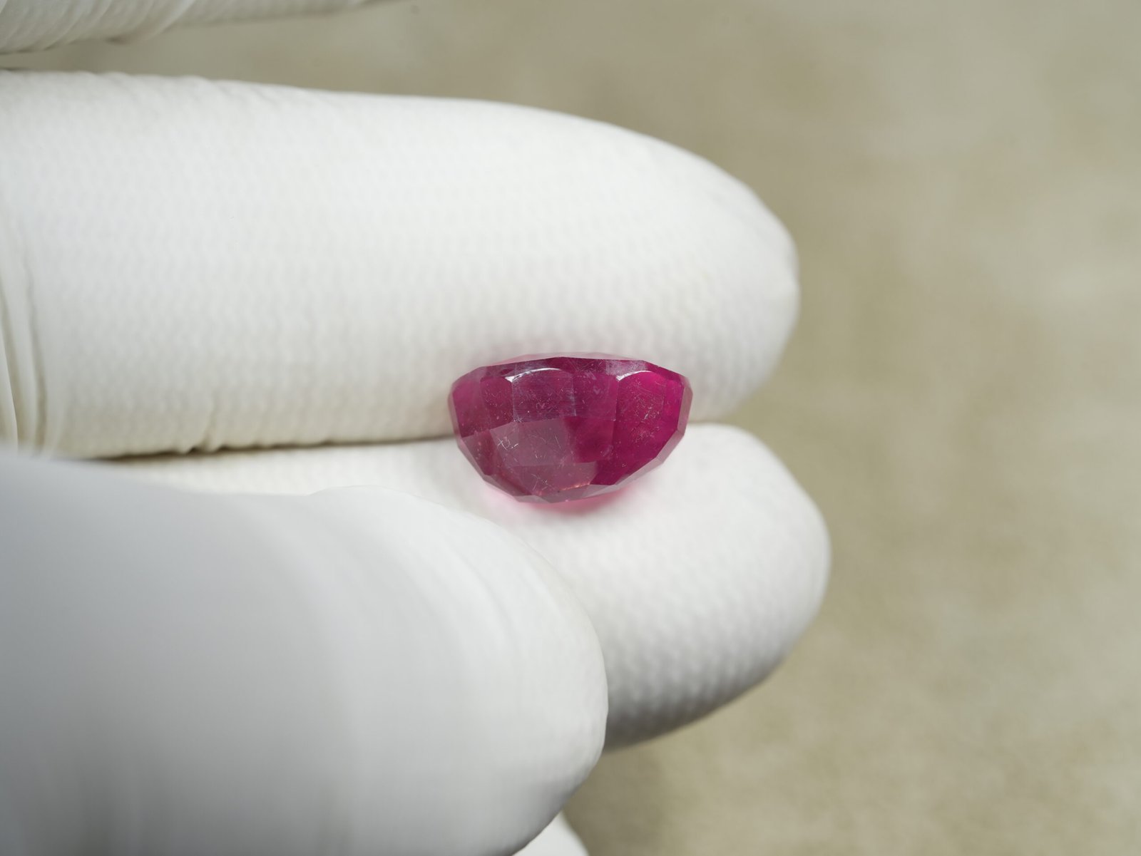 Natural African Manik (Ruby Gemstone) Weight: 11.93 Ratti / 10.85 Carat - Image 3