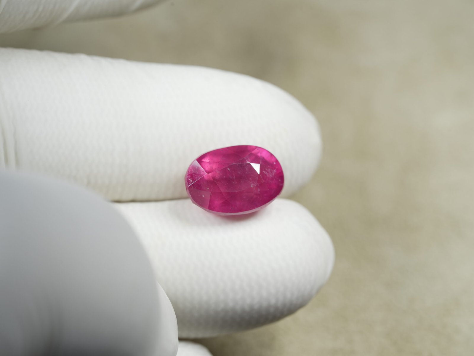 Natural African Manik (Ruby Gemstone) Weight: 11.93 Ratti / 10.85 Carat - Image 4