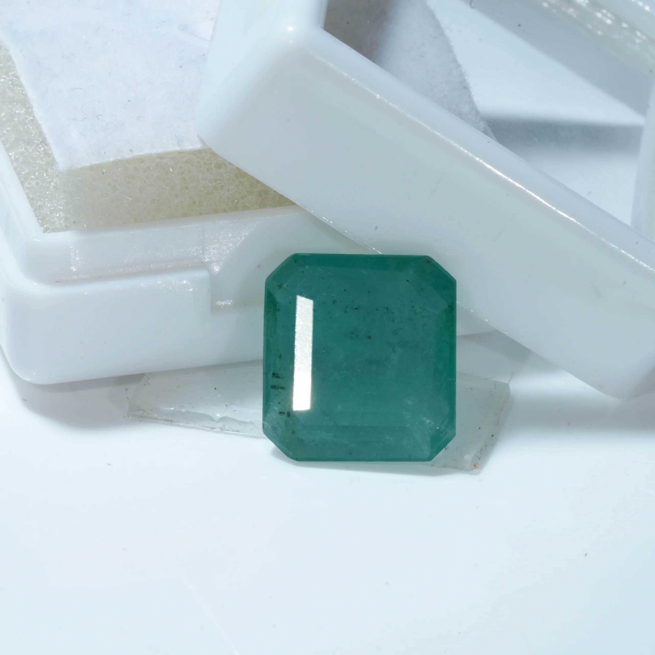 Natural Certified Green Emerald (Panna) – 4.15 Ct primary