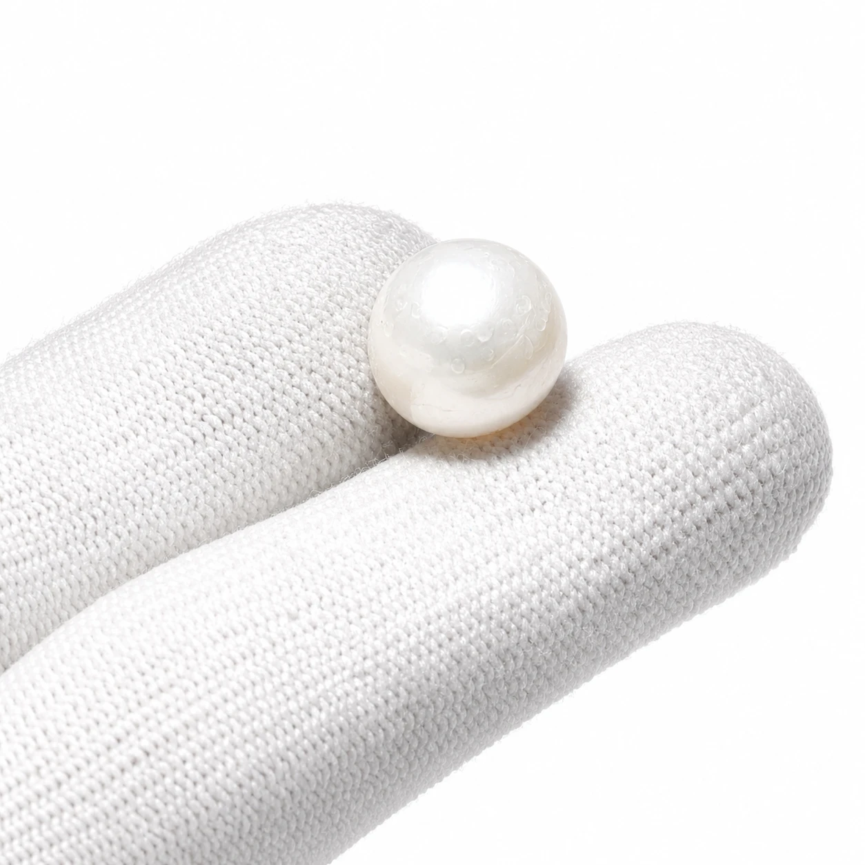 10.60 ct Hyderabadi Pearl stone with finger