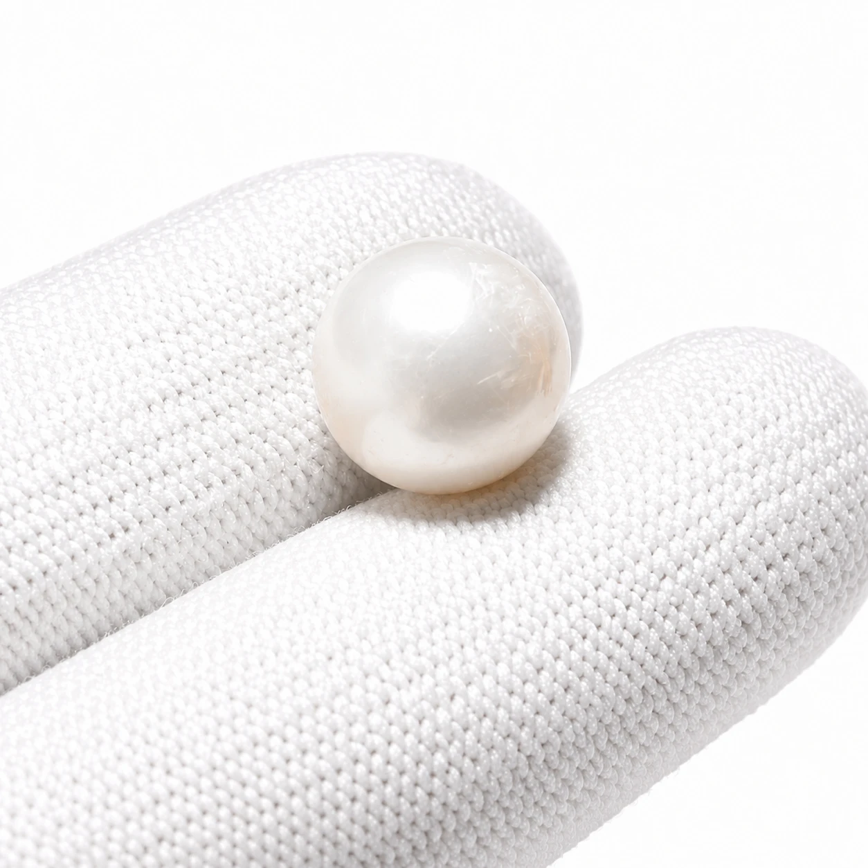 10.25 ct Certified Hyderabadi Pearl stone with finger