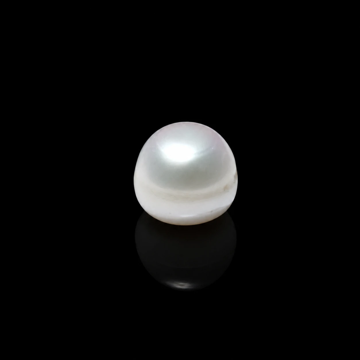 Hyderabadi Pearl stone-11.70 ct black background