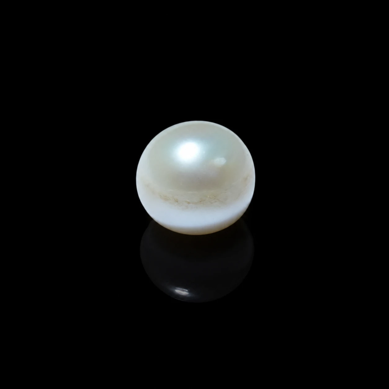 Hyderabadi Pearl (Moti) 9.05 Carat black background