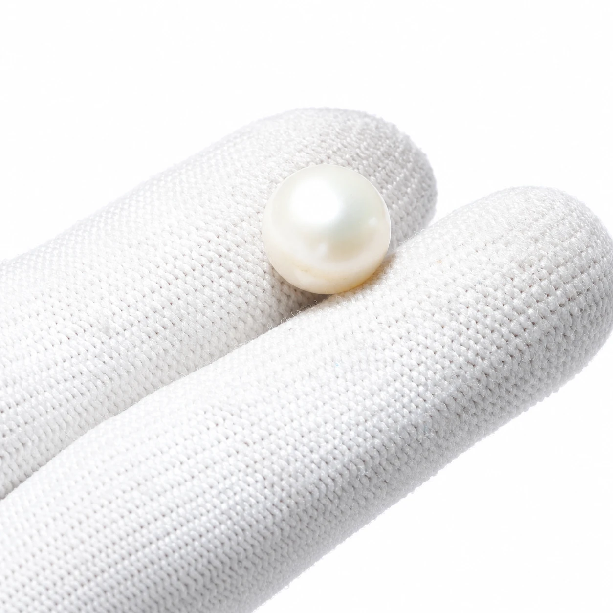 Hyderabadi Pearl (Moti) 9.05 Carat with finger
