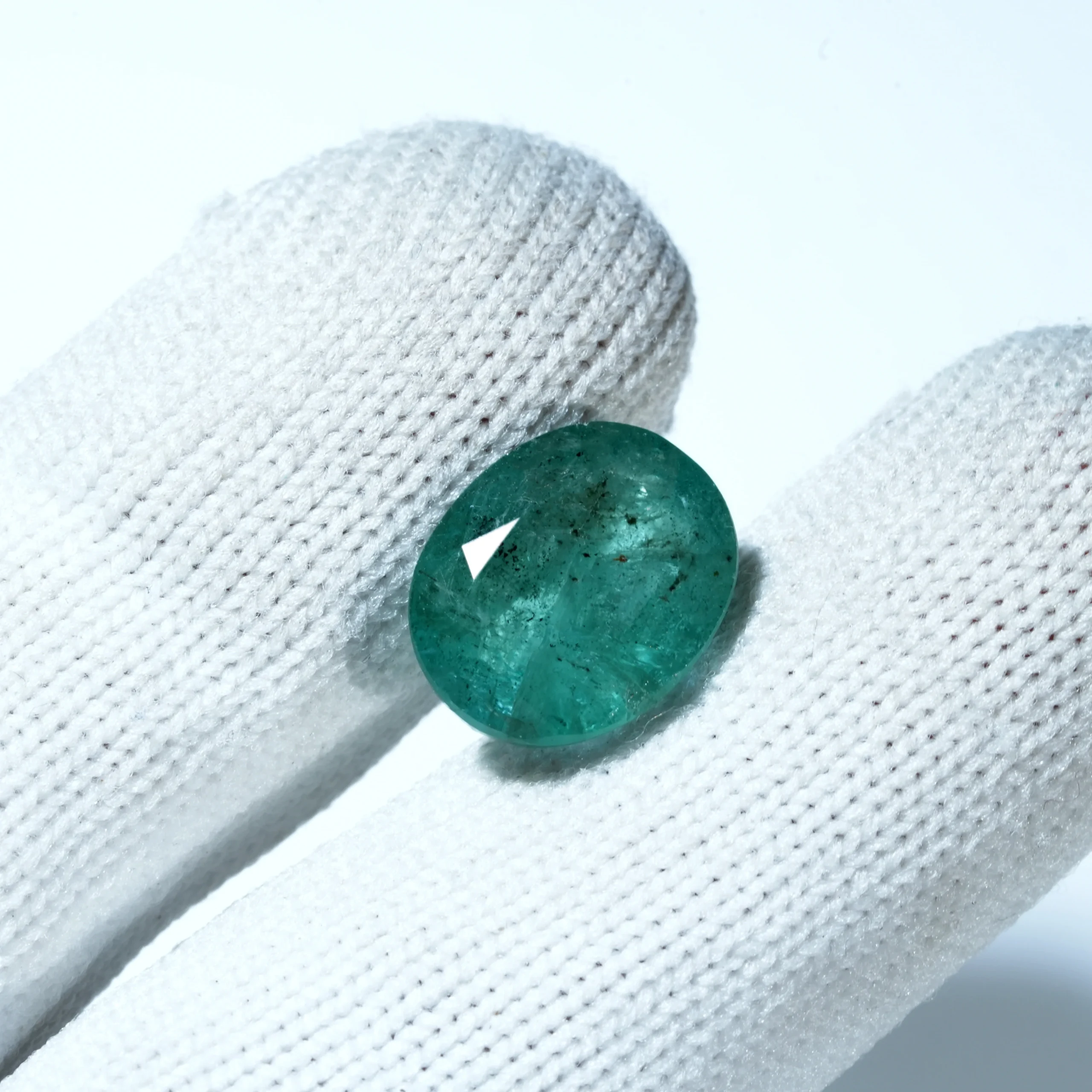 6.45 CT NATURAL GREEN EMERALD STONE WITH FINGER