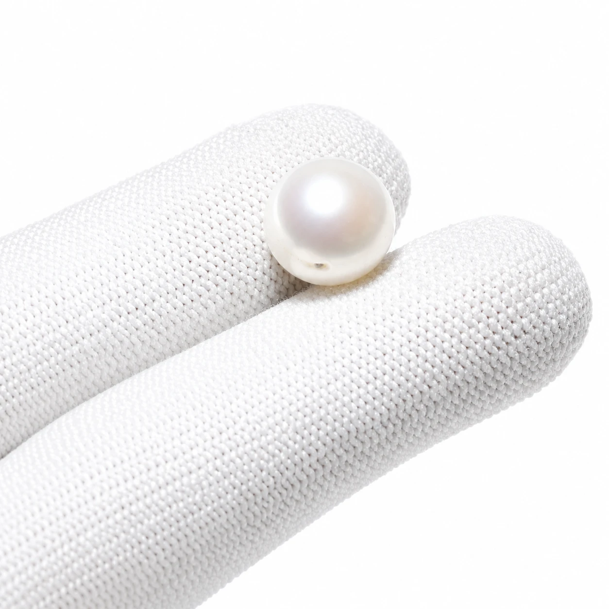 Certified Hyderabadi Pearl 9.05 ct with finger