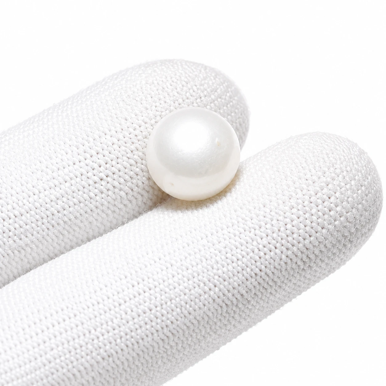 9.15 ct Certified Hyderabadi Pearl with finger