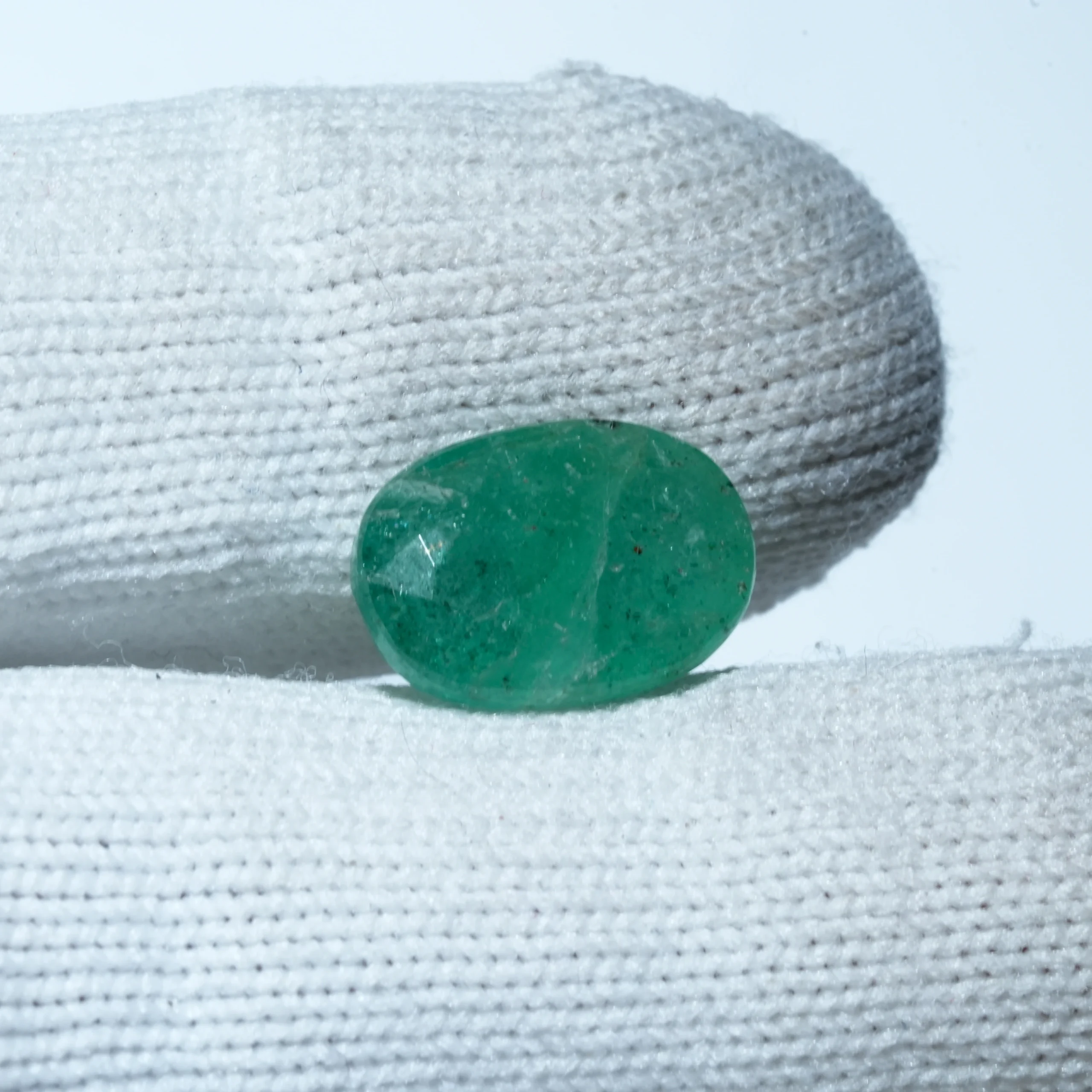 Green Emerald (Panna) 6.00 Ct with finger