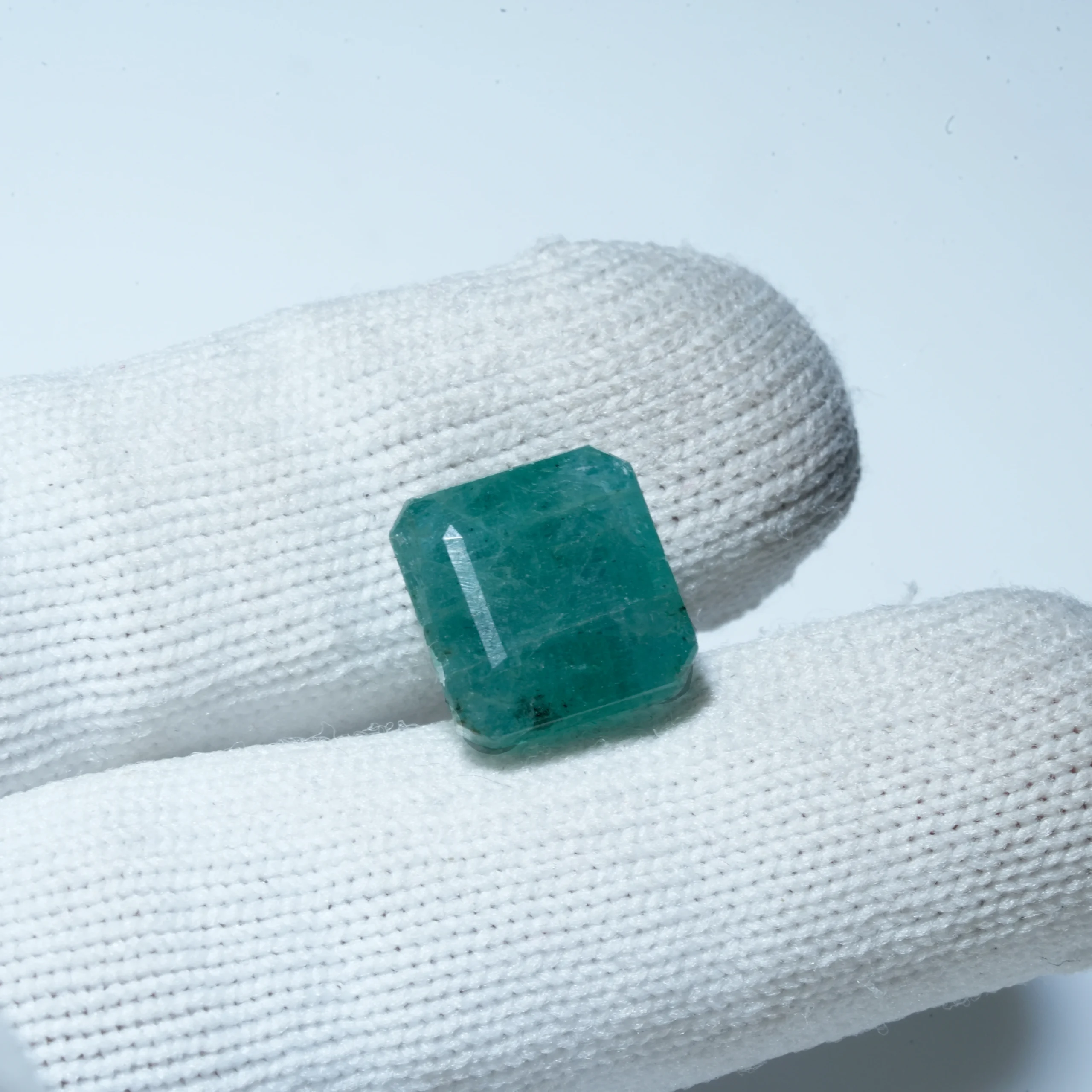 9.75 ct Natural Green Emerald (Panna) stone with finger