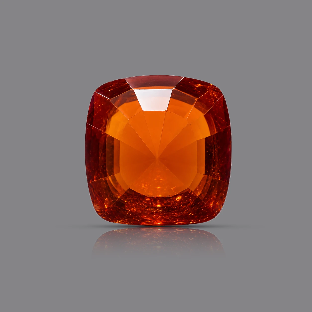 6.83 ct Hessonite Garnet backside