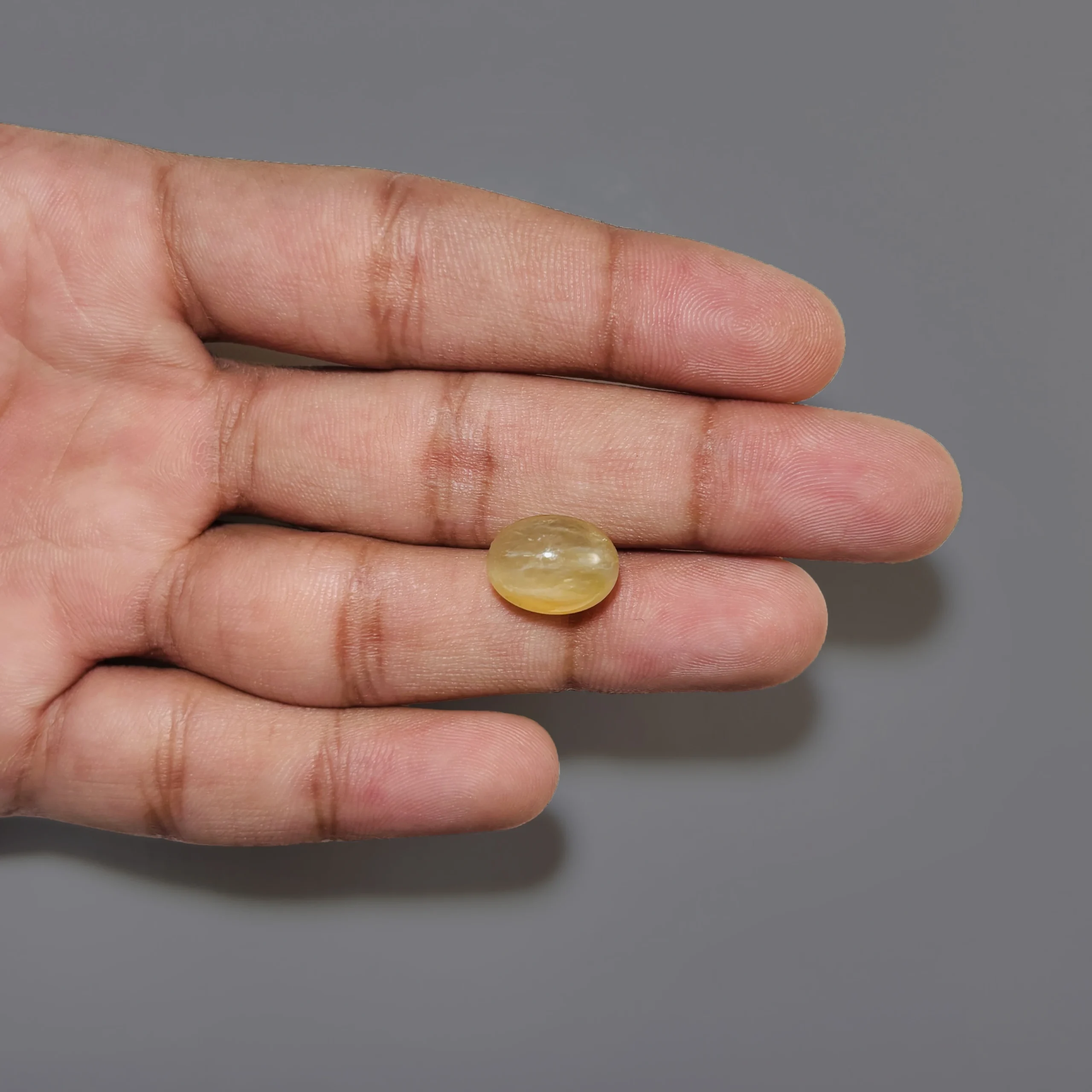 Natural Cat Eye (Lehsunia) 4.95 ct with finger