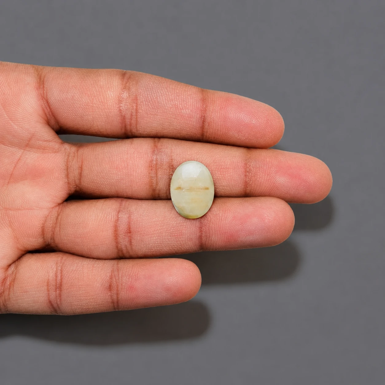6.15 ct Cat Eye (Lehsunia) gemstone with finger