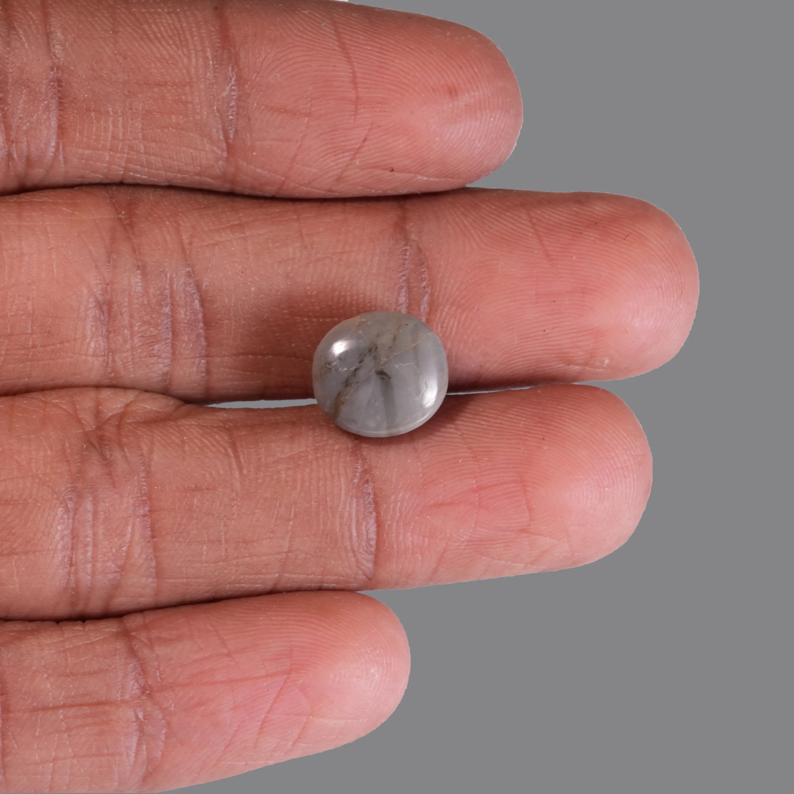 7.70 ct Natural Cat Eye Gemstone with finger