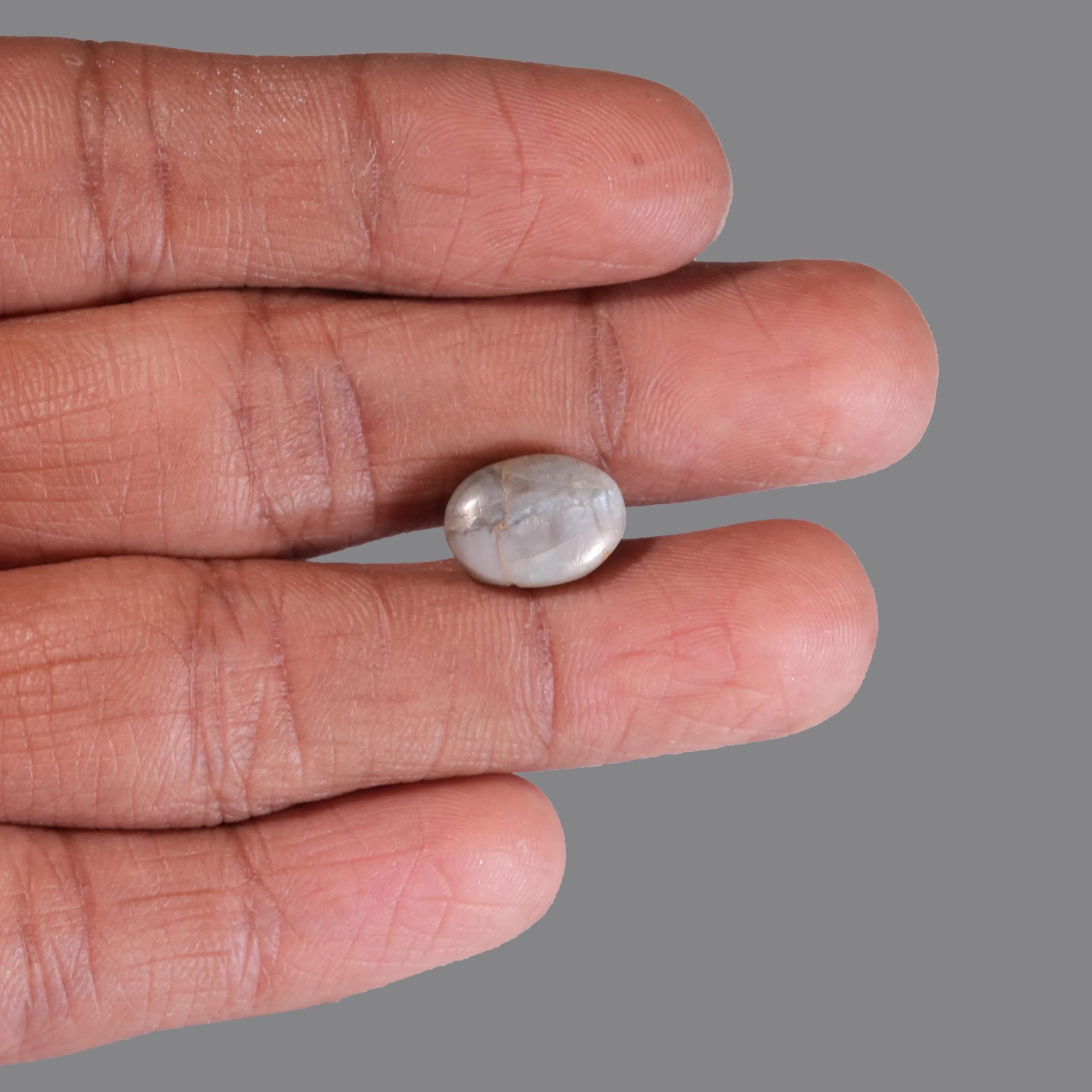 Natural Cat Eye Gemstone 8.60 ct with finger