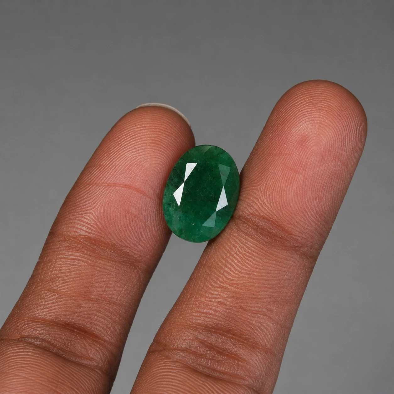 7.30 ct Natural Green Emerald (Panna) gemstone WITH FINGER