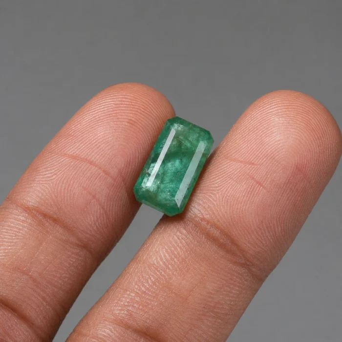 Natural Certified Green Emerald (Panna) – 4.15 ct (4.52 Ratti)