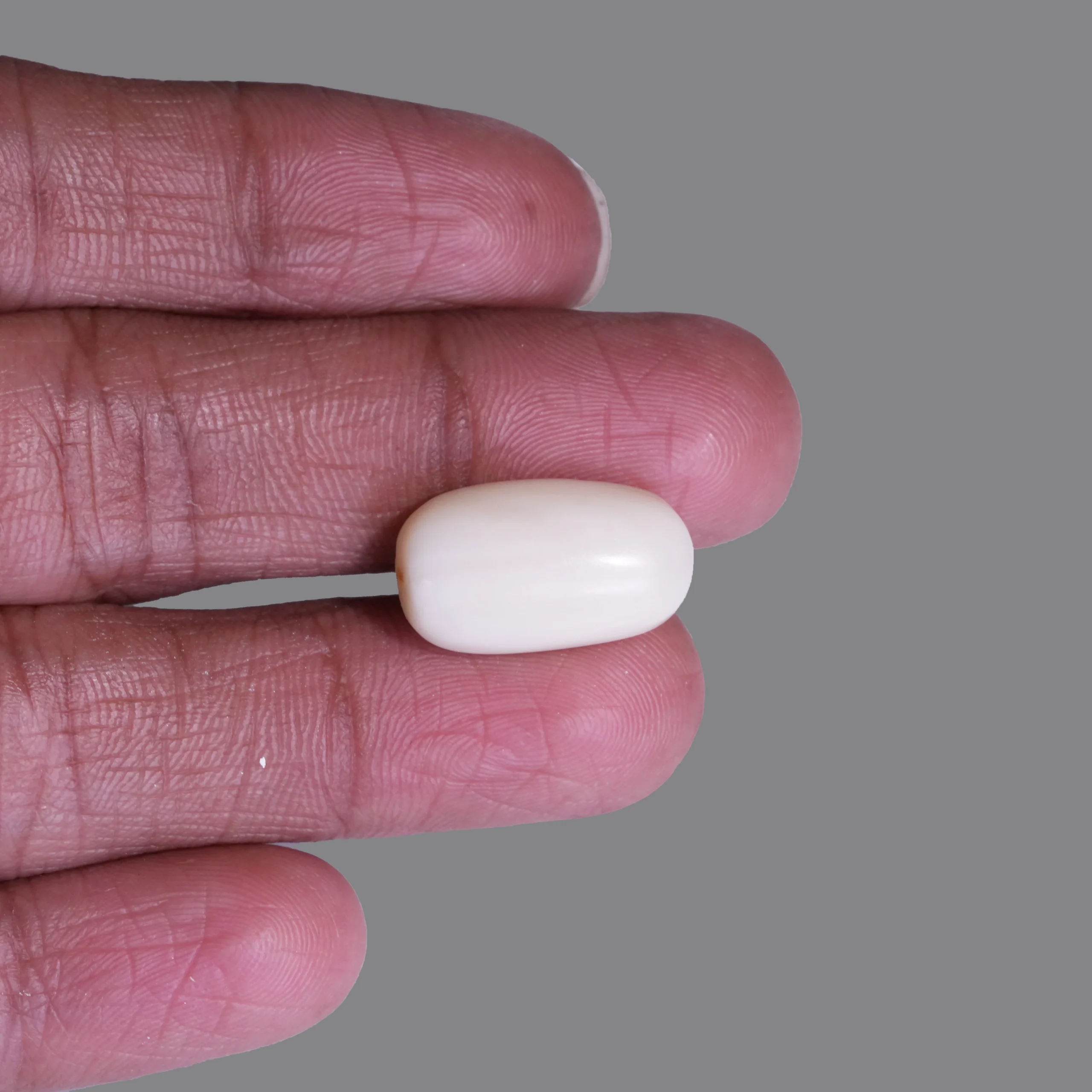 Natural White Coral gemstone 11.95 ct with finger