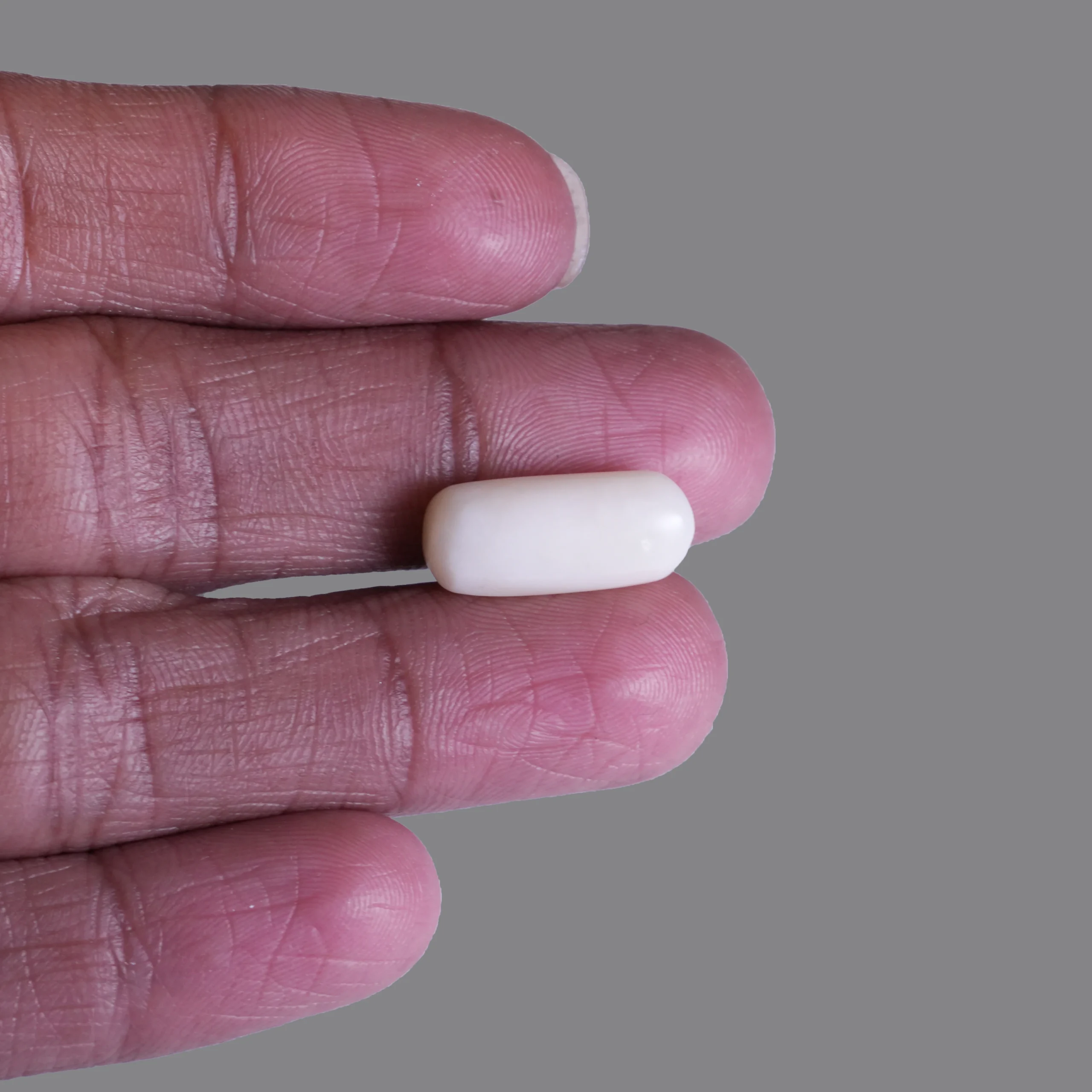 Natural White Coral gemstone 7.45 ct with finger