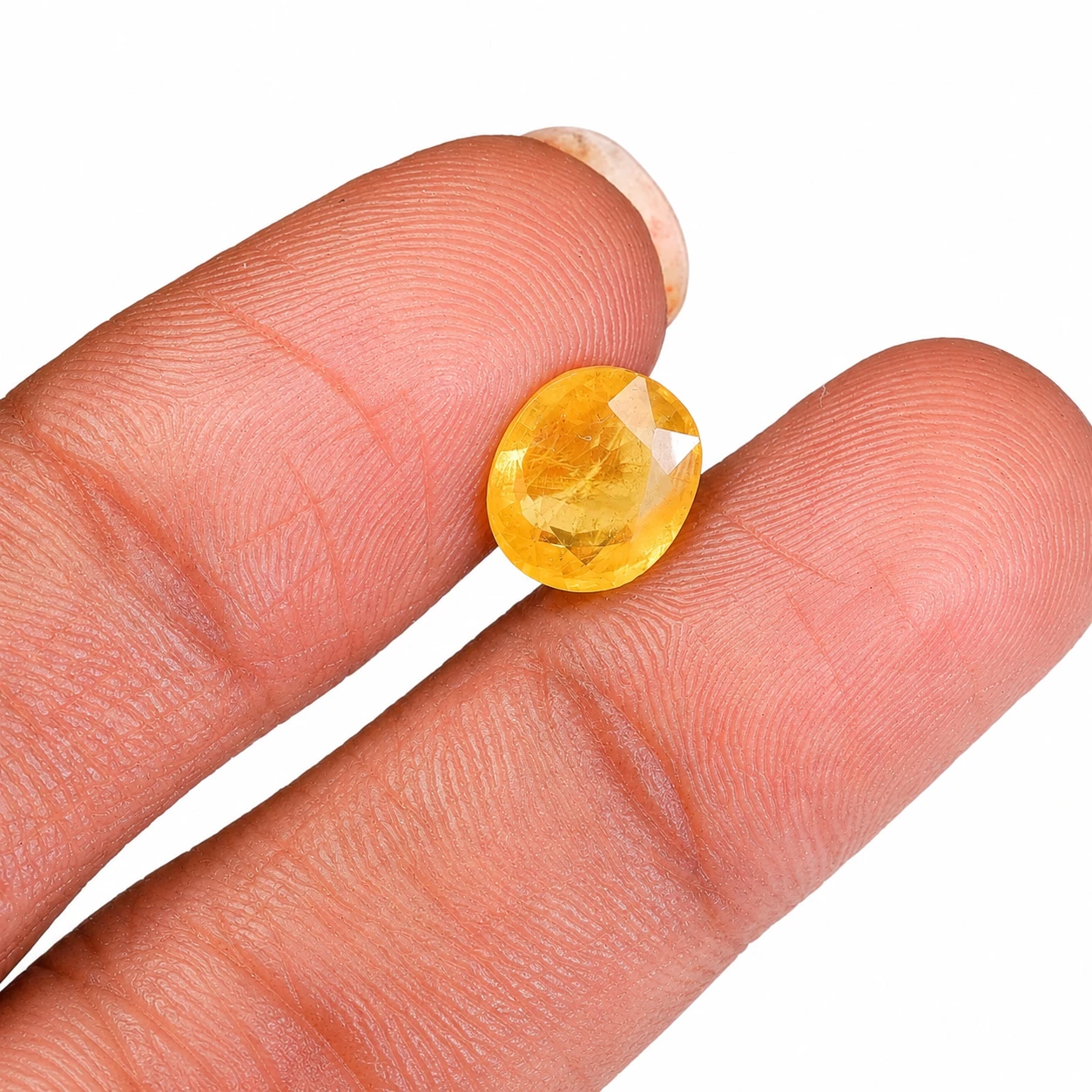 3.70 ct Natural Yellow Sapphire with finger