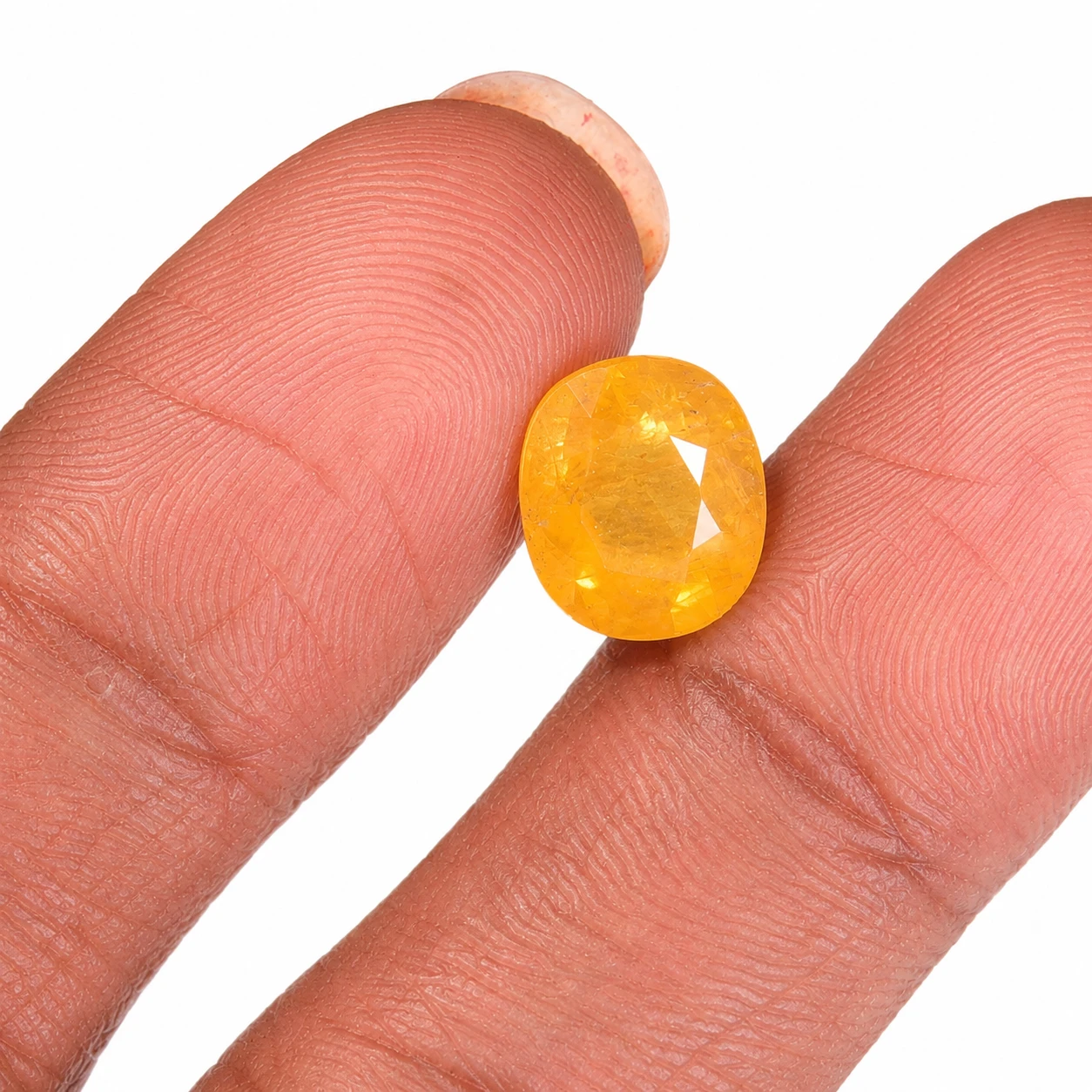 4.40 ct Natural Yellow Sapphire with finger
