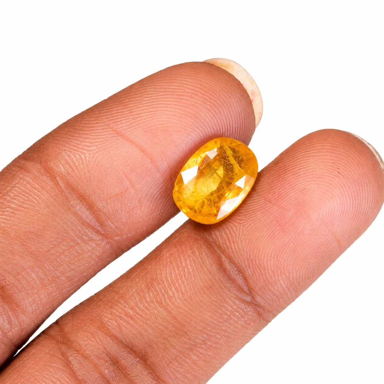 4.05 ct Natural Yellow Sapphire with finger
