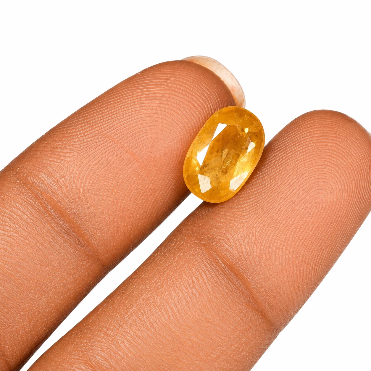 4.30 ct Natural Yellow Sapphire with finger
